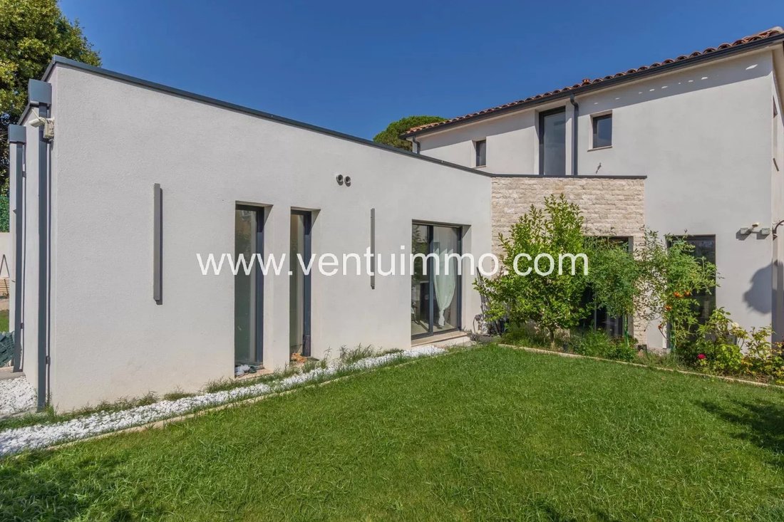 Villa in Cannes, Provence-Alpes-Côte d'Azur, France 1 - 18627174