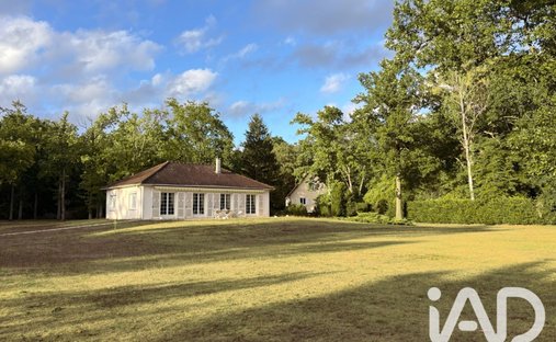 House in Ouest, Lamorlaye, France 1
