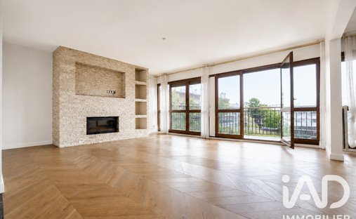 Apartment in Les Residences, Noisy-le-Roi, France 1