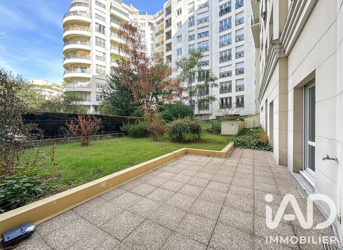 Apartment in Espaces Jeunes, Issy-les-Moulineaux, France 5 - 18947796