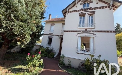 House in Les Hameaux de Paul Bert, Dreux, France 1