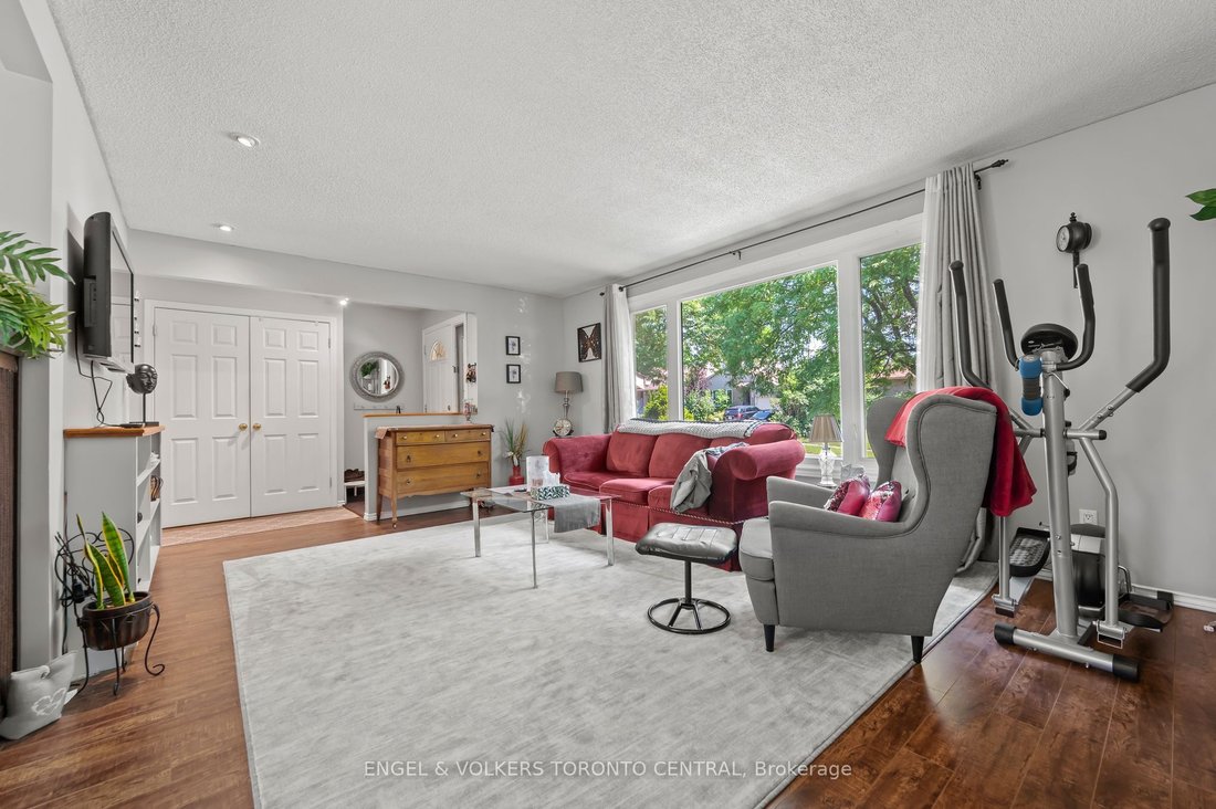 House in Waterloo, Ontario, Canada 1 - 18946873
