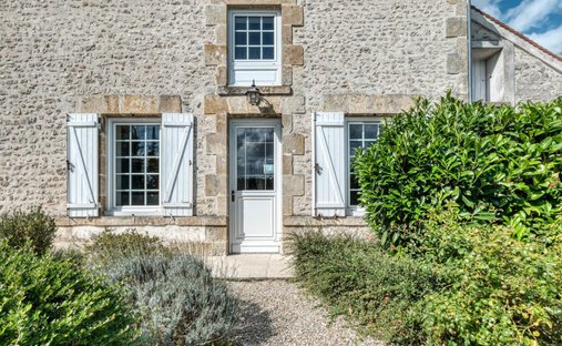 House in Ouest, Checy, France 1