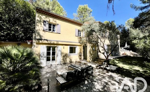 House in Ouest, Fuveau, France 1