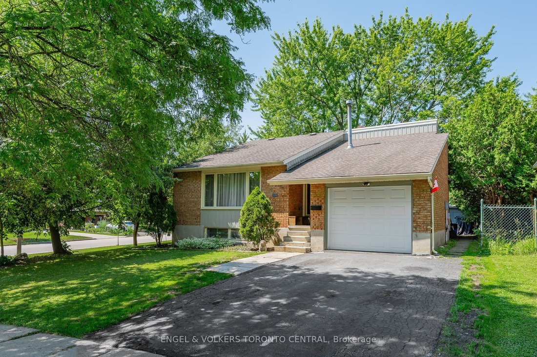 House in Waterloo, Ontario, Canada 2 - 18946873