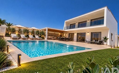 Townhouse in Sao Martinho do Porto, Leiria District, Portugal 1