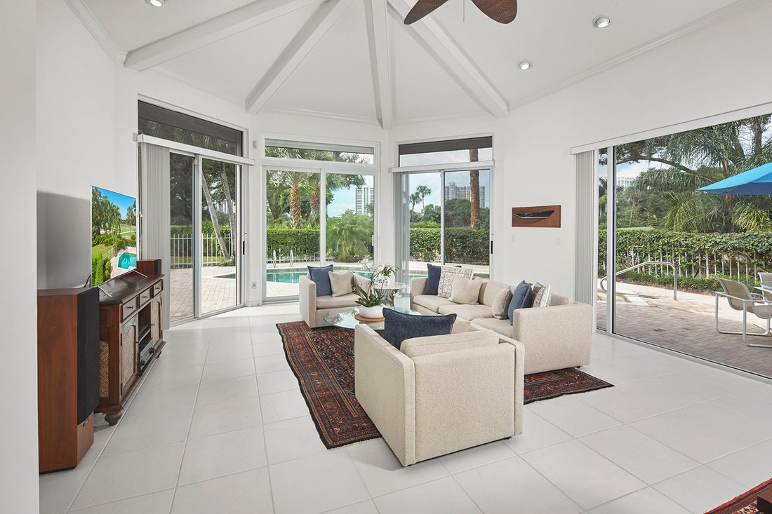 Naples, Florida, United States 3 - 18947534
