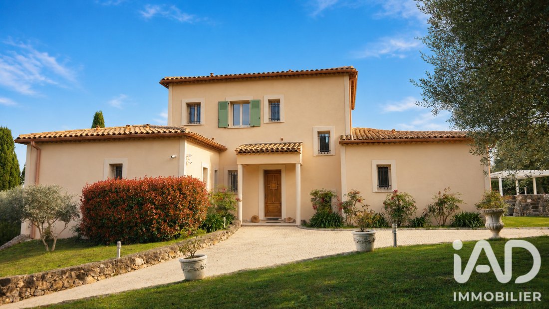 House in Châteauneuf-Grasse, Provence-Alpes-Côte d'Azur, France 2 - 17445806