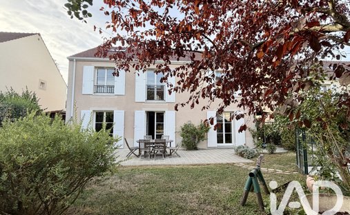 House in Pampoux-Brossolette-Mainville, Draveil, France 1