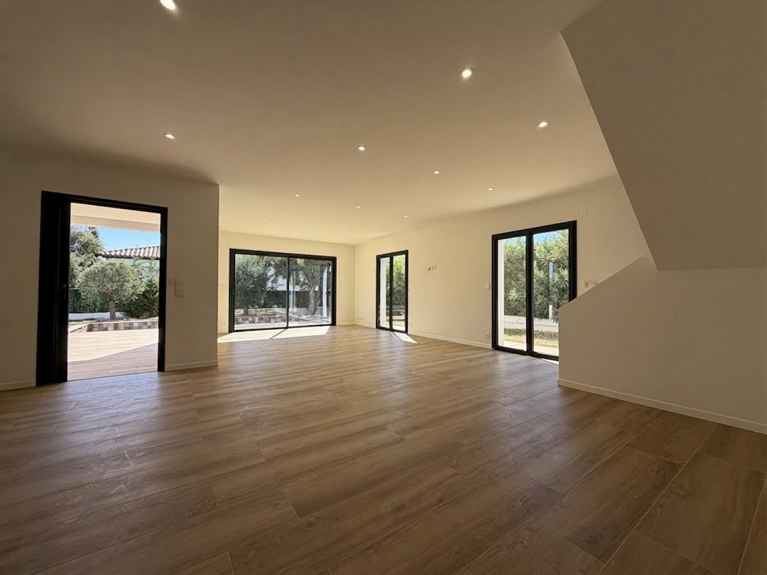 Villa in Exterieurs, Frejus, France 4 - 18946998