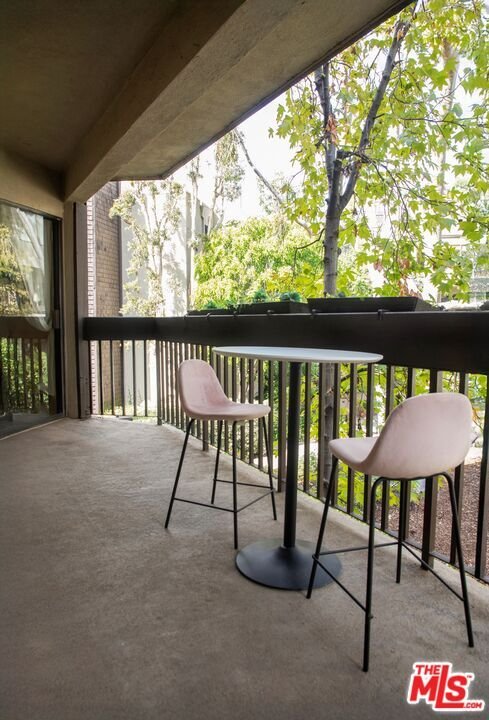 Condo in Los Angeles, California, United States 4 - 18947211