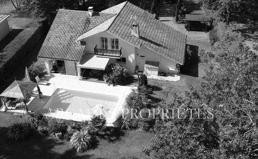 House in Saint-Sulpice-et-Cameyrac, Nouvelle-Aquitaine, France 1