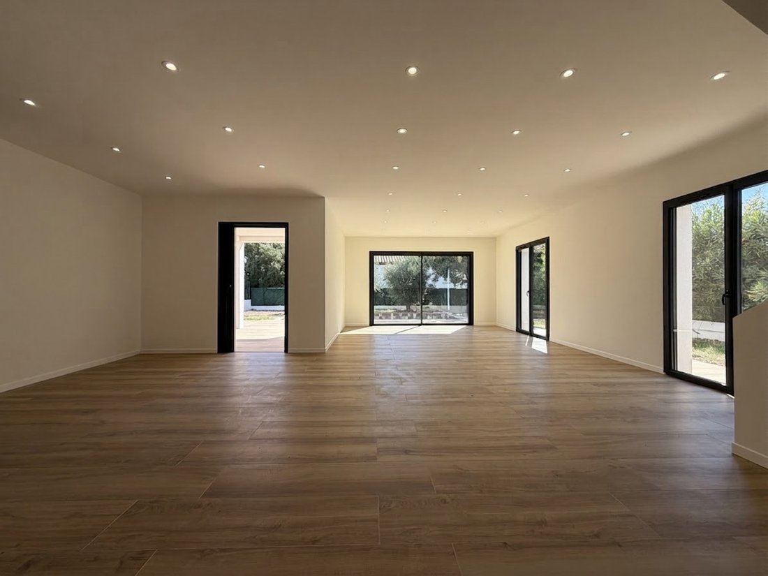 Villa in Exterieurs, Frejus, France 5 - 18946998