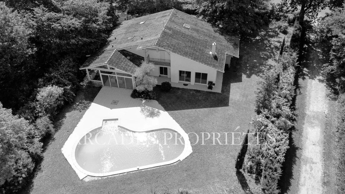 House in Saint-Sulpice-et-Cameyrac, Nouvelle-Aquitaine, France 1 - 17549939
