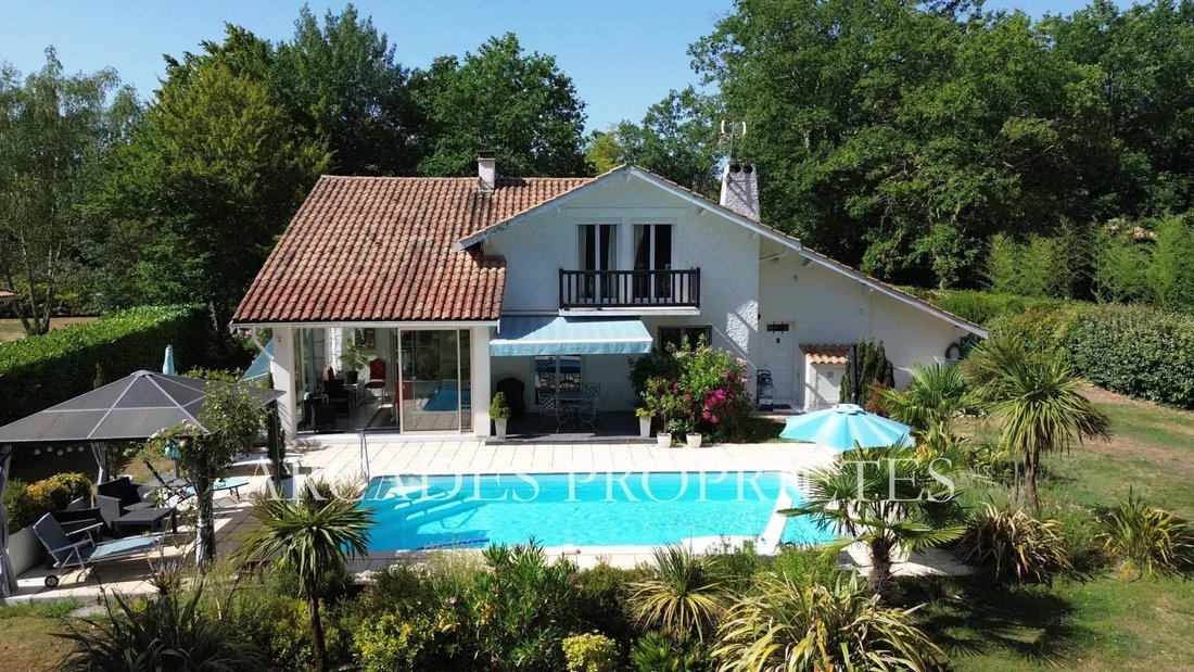 House in Saint-Sulpice-et-Cameyrac, Nouvelle-Aquitaine, France 2 - 17564464