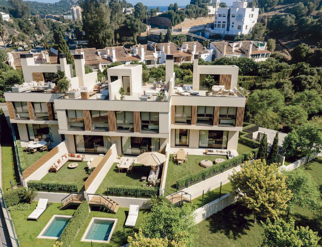 Townhouse in Puerto de la Torre, Malaga, Spain 1 - 18947881