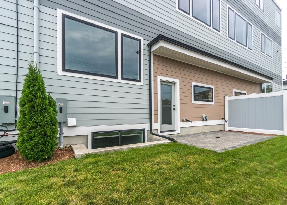 Townhouse in Waltham, Massachusetts, United States 5 - 18948052