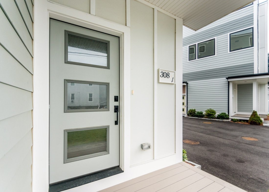 Townhouse in Waltham, Massachusetts, United States 3 - 18948052