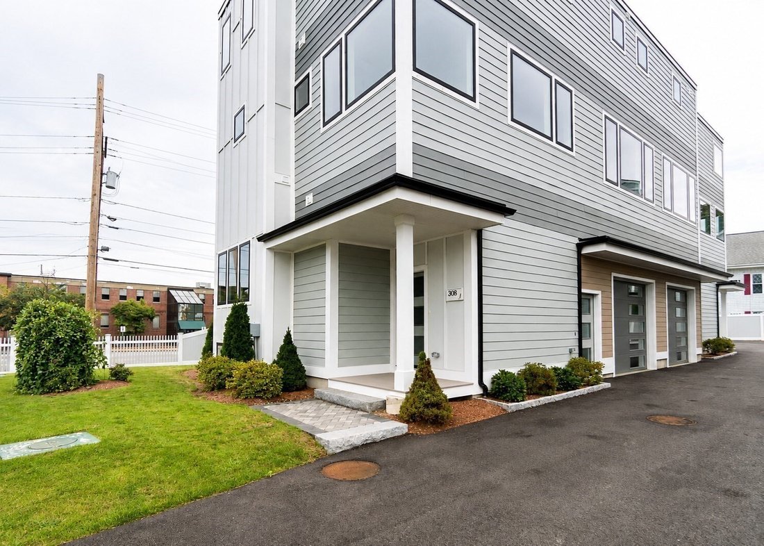 Townhouse in Waltham, Massachusetts, United States 2 - 18948052