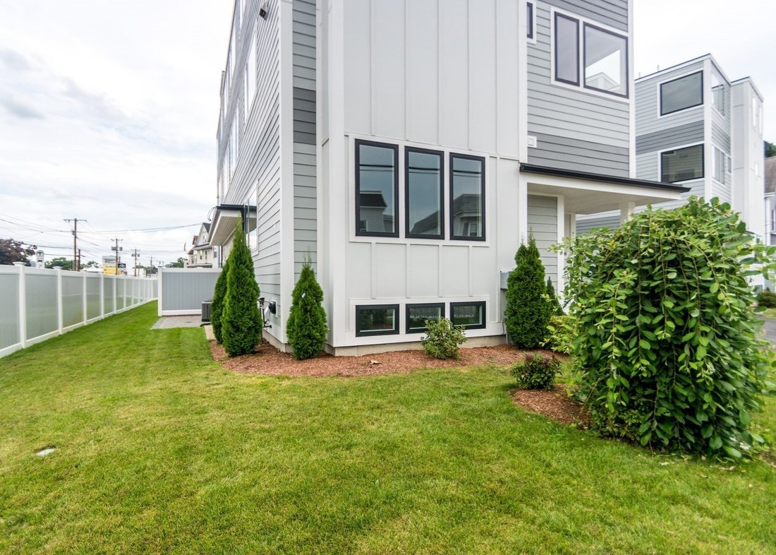 Townhouse in Waltham, Massachusetts, United States 4 - 18948052