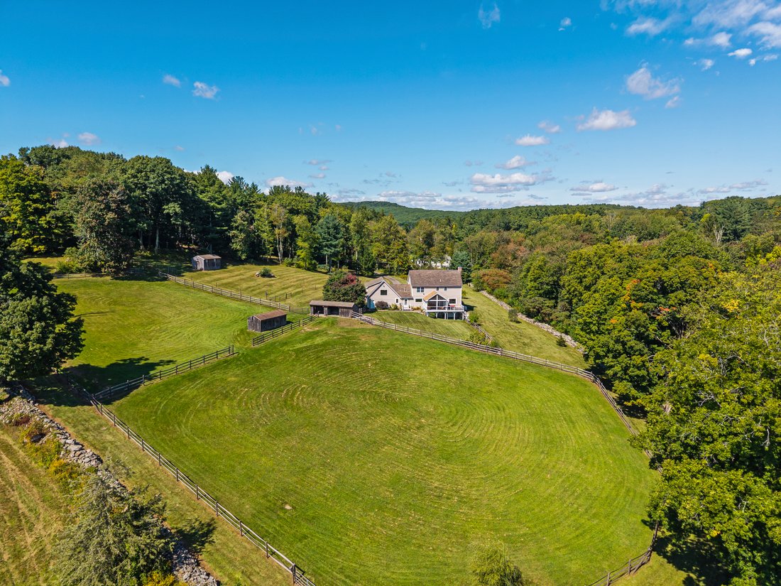 House in Winsted, Connecticut, United States 5 - 18948003