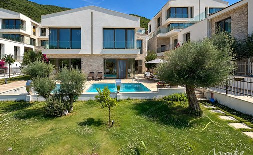 Villa in Kumbor, Herceg Novi Municipality, Montenegro 1