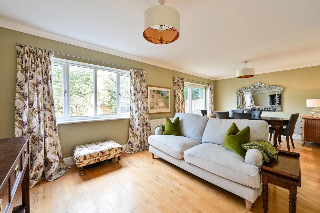 House in Great Bookham, England 3 - 18952236