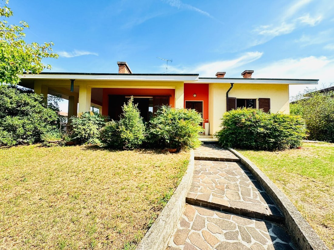 Villa in Castiglione delle Stiviere, Lombardy, Italy 2 - 18955056