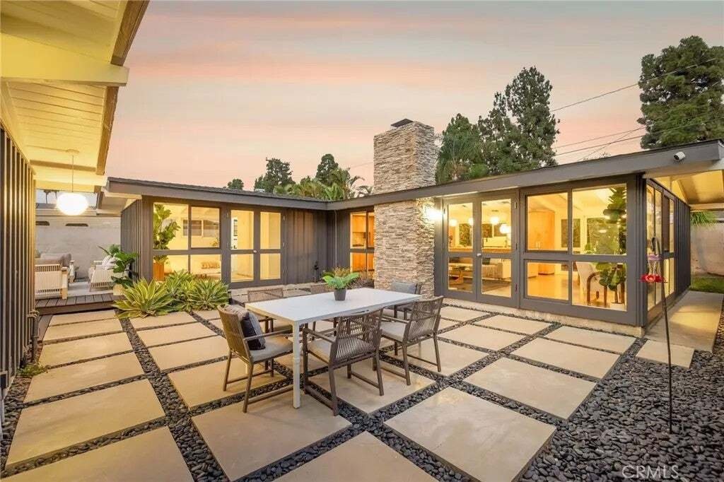 House in Signal Hill, California, United States 3 - 18953700