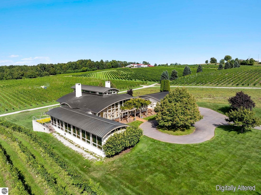 House in Traverse City, Michigan, United States 2 - 15693083