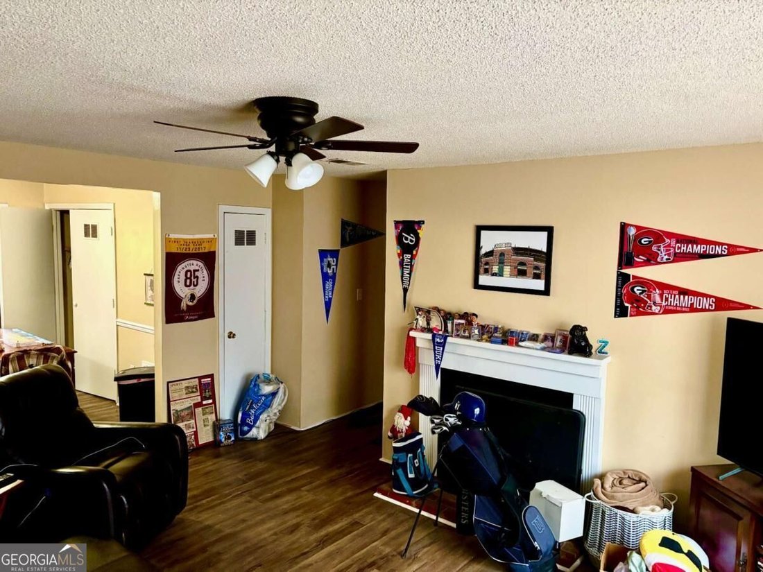 Athens, Georgia, United States 3 - 18949325