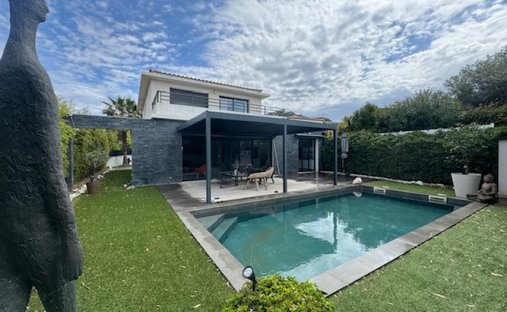 Villa in Nord, Sanary-sur-Mer, France 1