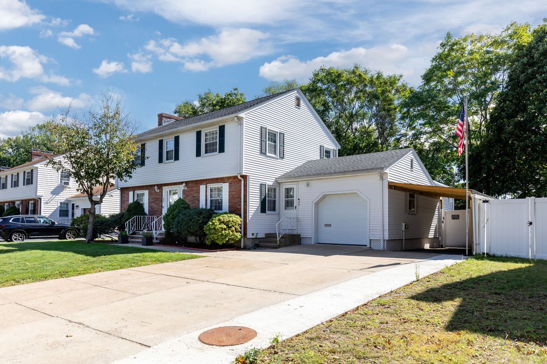 House in Belmont, Massachusetts, United States 4 - 18951063