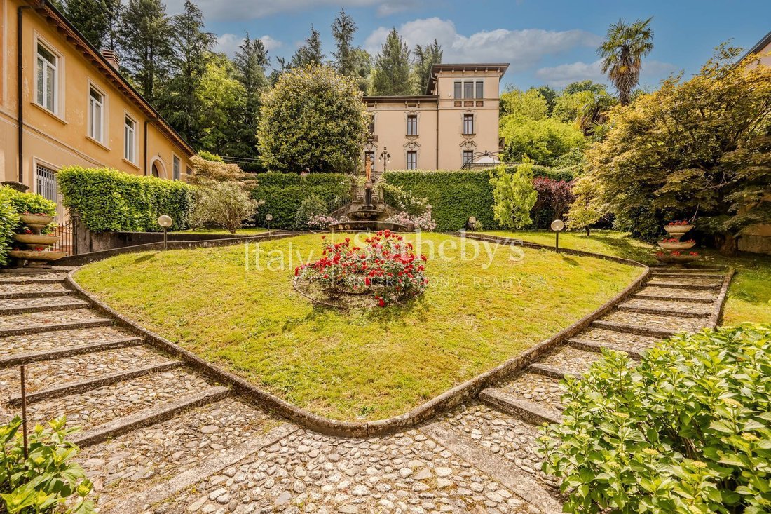 House in Porto Ceresio, Lombardy, Italy 2 - 15796522