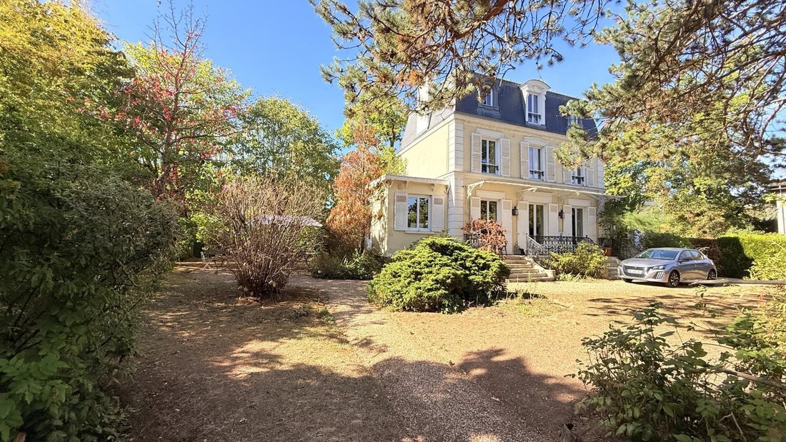 House in Le Vésinet, Ile-de-France, France 5 - 18949401