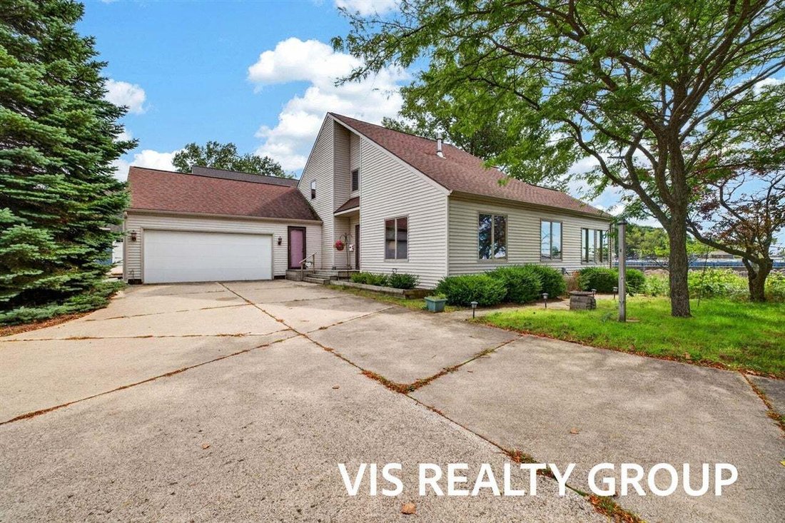 House in Fruitport Charter Township, Michigan, United States 5 - 18949255