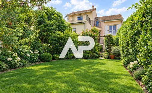 House in Centre Ville, Rueil-Malmaison, France 1