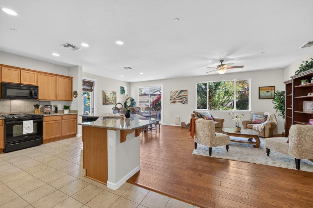 House in Elk Grove, California, United States 3 - 18951051