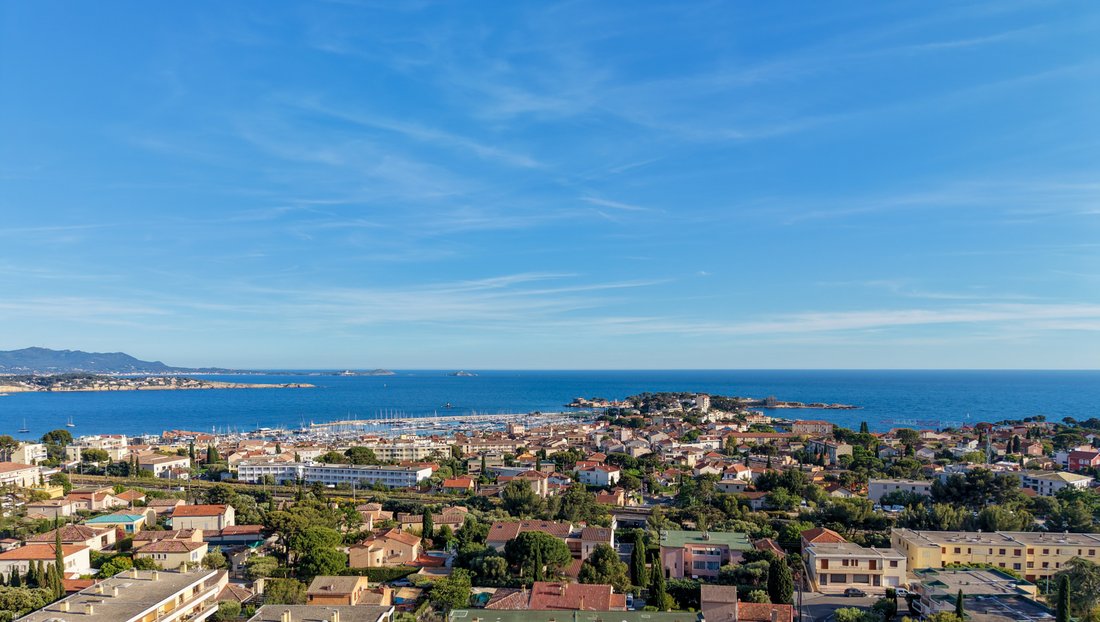 Estate in Bandol, Provence-Alpes-Côte d'Azur, France 1 - 18013672