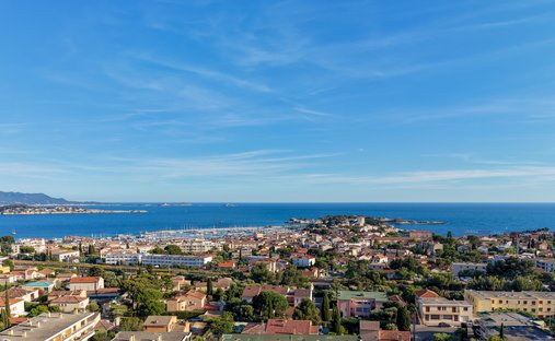 Estate in Bandol, Provence-Alpes-Côte d'Azur, France 1