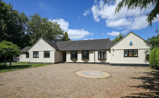 Bungalow in Westerham, England 1