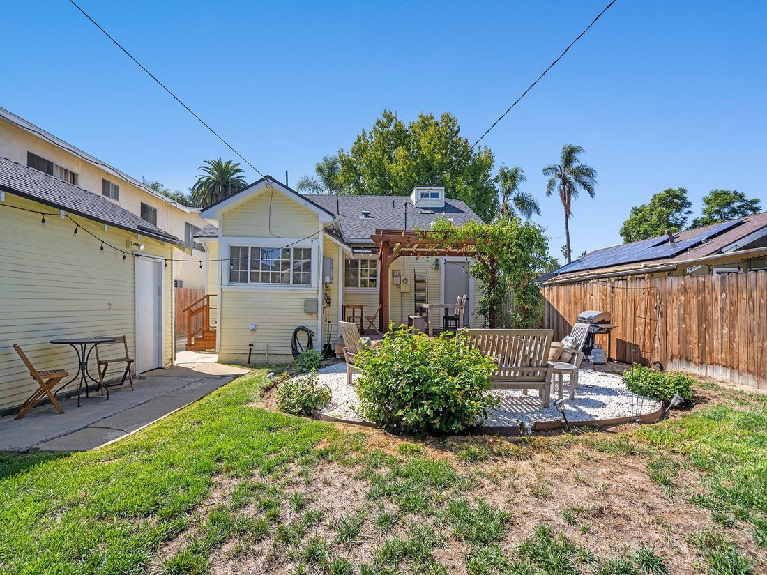 House in Signal Hill, California, United States 3 - 18951271