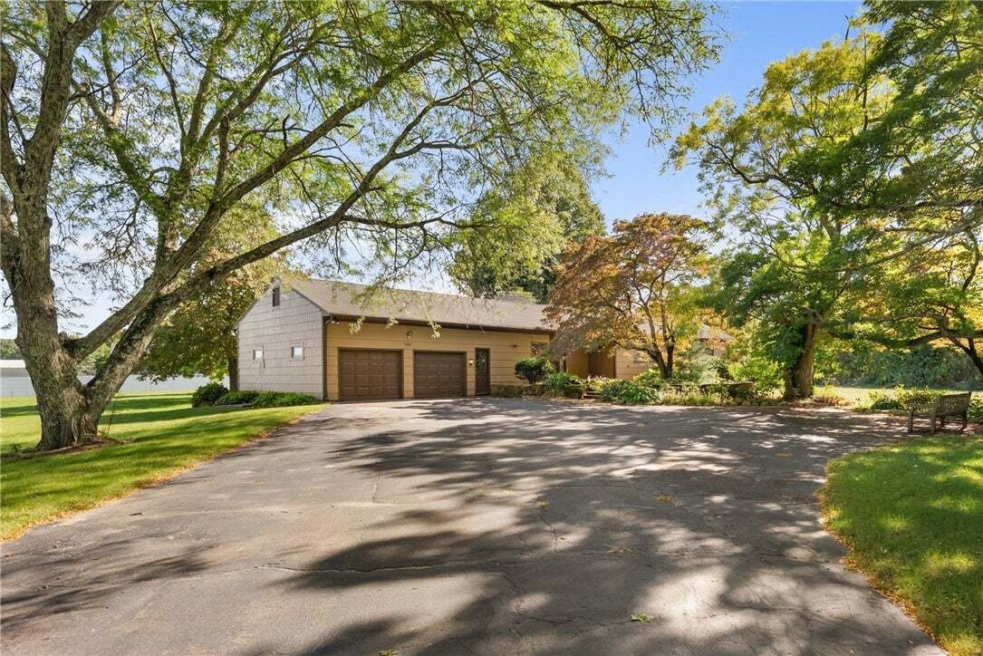 House in Cranston, Rhode Island, United States 3 - 18952130