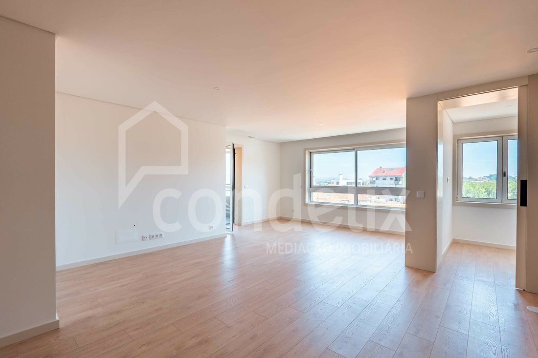 Apartment in Mafamude e Vilar do Paraiso, Porto District, Portugal 1 - 18954977