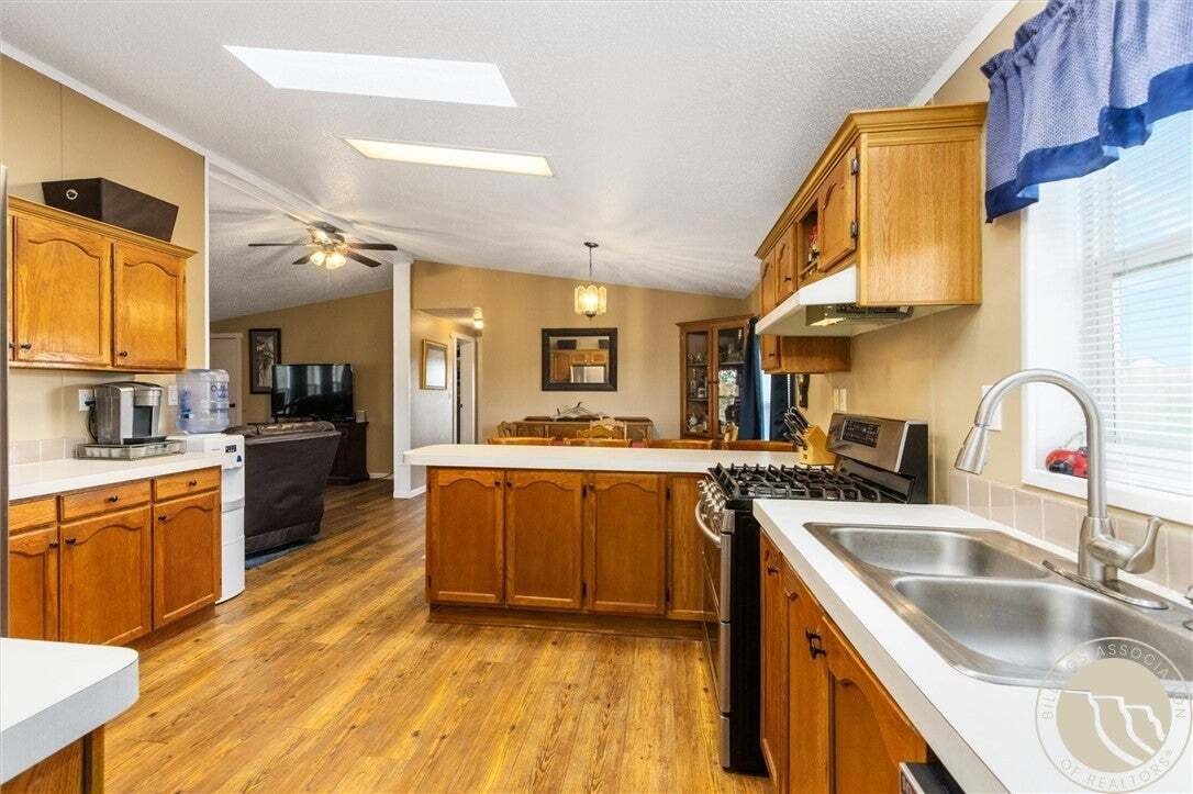 Joliet, Montana, United States 2 - 18954421