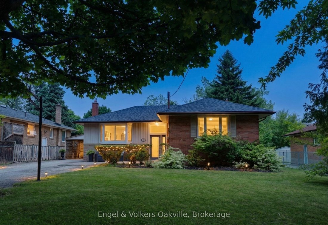 House in Oakville, Ontario, Canada 1 - 18954428