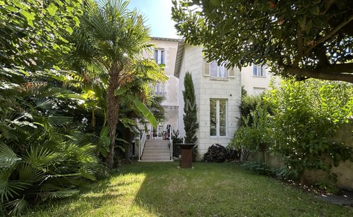 House in Cathédrale, Tours, France 1