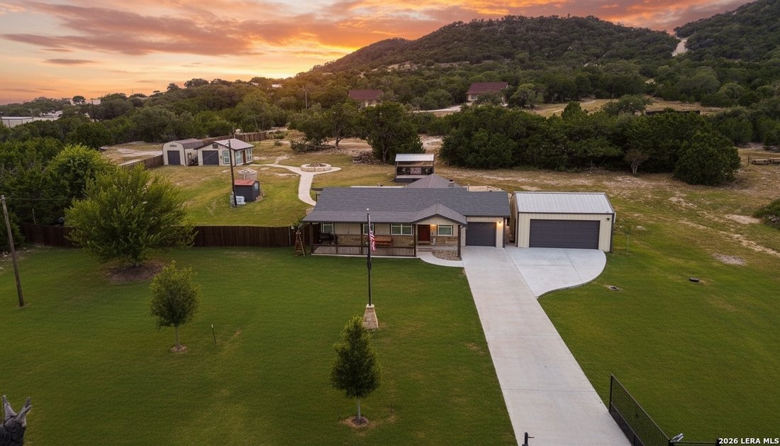 Farm Ranch in Pipe Creek, Texas, United States 1 - 18954019
