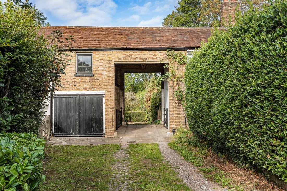 House in Barnet, England 5 - 18948640