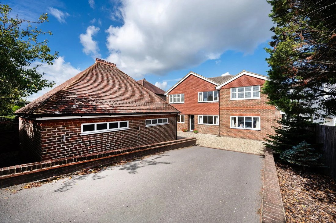 House in Great Bookham, England 2 - 18952236